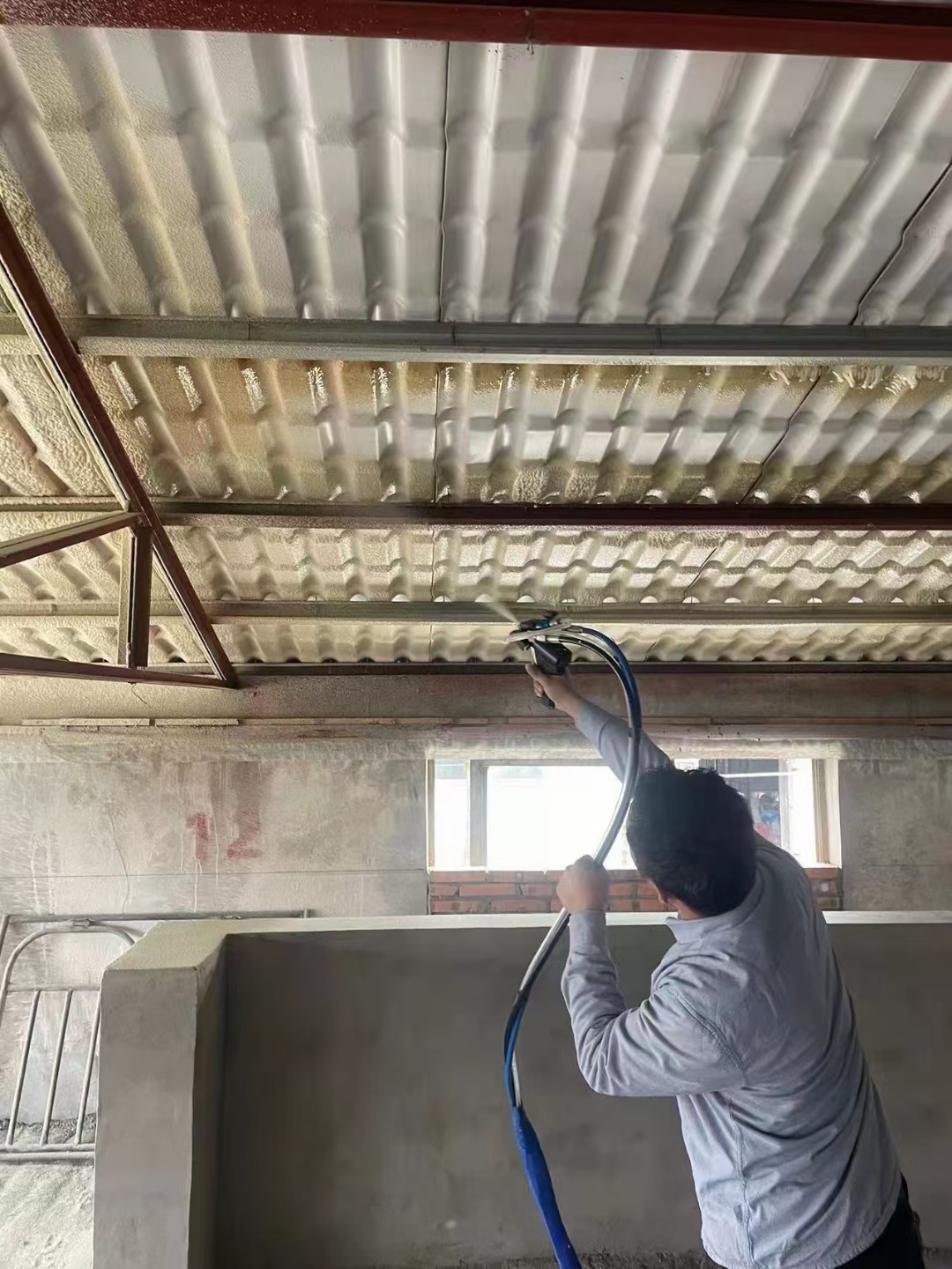 山東九旭機械-某養殖場豬舍彩鋼瓦保溫工程-案例圖 (3) 山東九旭機械-某養殖場豬舍彩鋼瓦保溫工程-案例圖 (3)