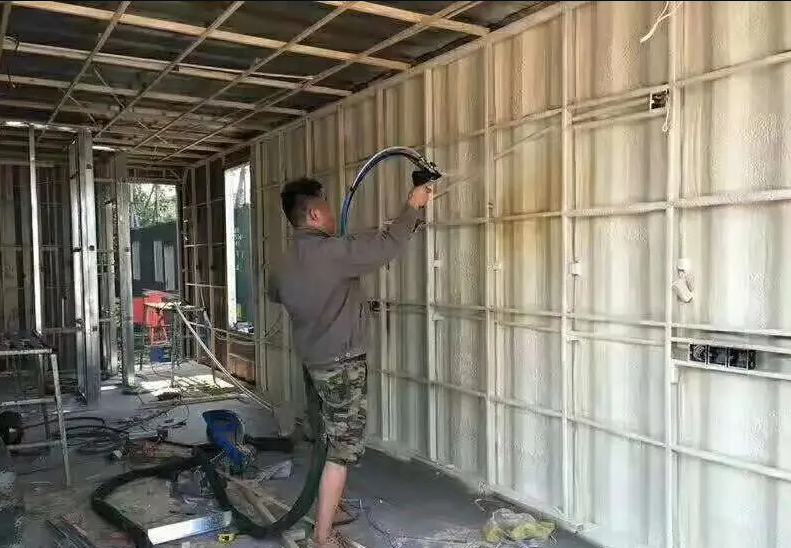 聚氨酯保溫 讓移動(dòng)房告別“冬冷夏熱” 聚氨酯保溫 讓移動(dòng)房告別“冬冷夏熱”