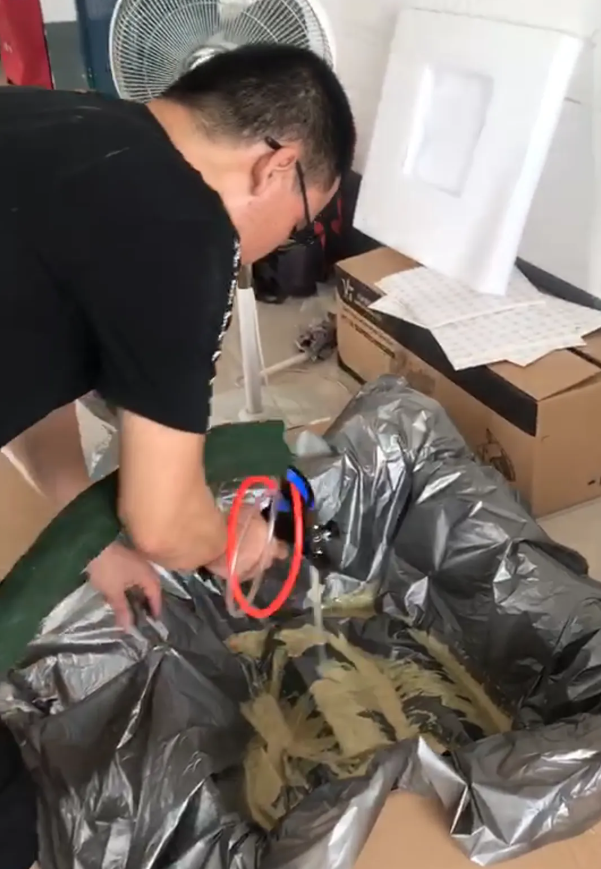 聚氨酯發泡機泡沫填充貴重品的“移動安全艙” 聚氨酯發泡機泡沫填充貴重品的“移動安全艙”