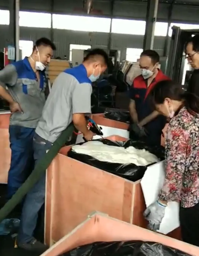 聚氨酯發泡機泡沫填充貴重品的“移動安全艙” 聚氨酯發泡機泡沫填充貴重品的“移動安全艙”