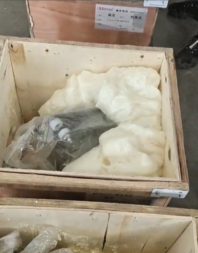 聚氨酯發泡機泡沫填充貴重品的“移動安全艙” 聚氨酯發泡機泡沫填充貴重品的“移動安全艙”