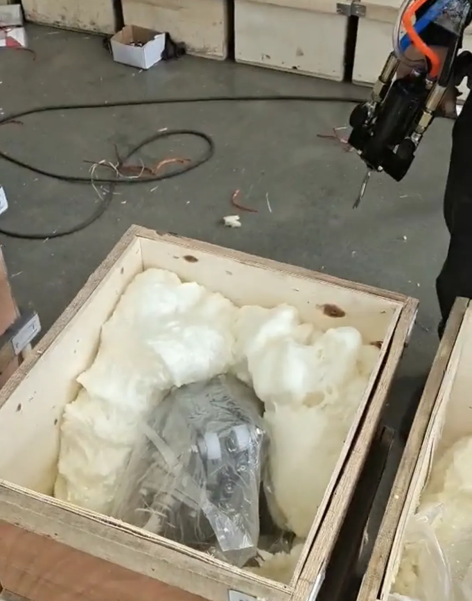聚氨酯發泡機泡沫填充貴重品的“移動安全艙” 聚氨酯發泡機泡沫填充貴重品的“移動安全艙”