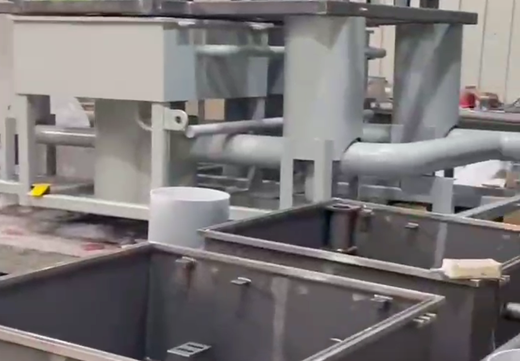 聚脲噴涂: 解鎖工礦設備防護新范式作業實景 聚脲噴涂: 解鎖工礦設備防護新范式作業實景